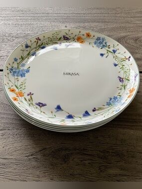 NWT Mikasa “Quinn” Bone China Porcelain 11” Dinner Plates, Set of 4